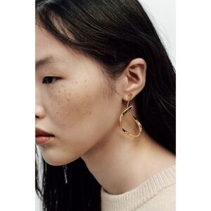 NWT. Zara Golden Asymmetric Shaped Earrings.
